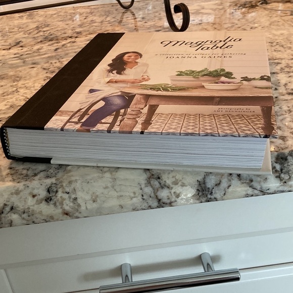 𝅺JOANNA Gaines Magnolia Table Cookbook - Picture 3 of 8